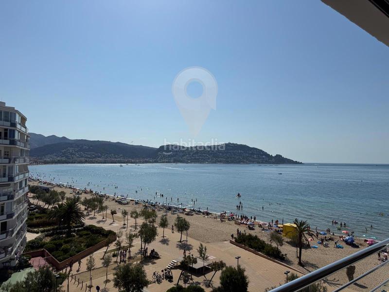 Foto f5f26bc1-e813-438e-b867-471df5b40740. Piso vista excepcional de la primera línea del mar en Roses