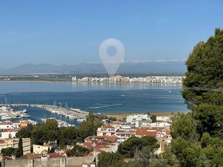 Semi detached house in Puig Rom-Canyelles-Almadrava. Casa adosada con vistas al mar y al canigó