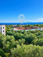 Pis  Londres. Encantador apartamento con vistas al mar y  la montaña, parking
