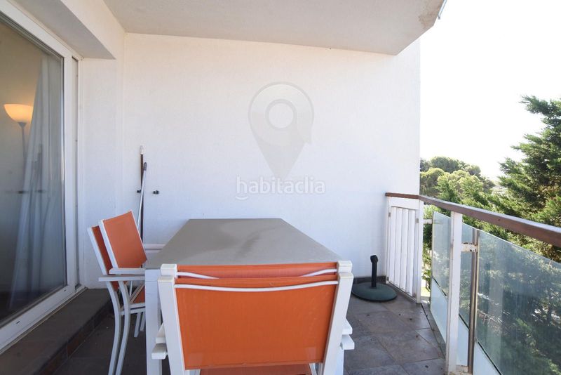 Foto 000f35d7-f51d-419e-a09c-03f9fb1ae444. Piso apartamento con licencia turística en una residencia con piscina en Roses