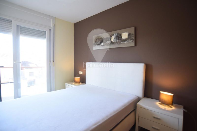 Foto 67247e49-24fe-4ba5-82de-85d135efc470. Piso apartamento con licencia turística en una residencia con piscina en Roses
