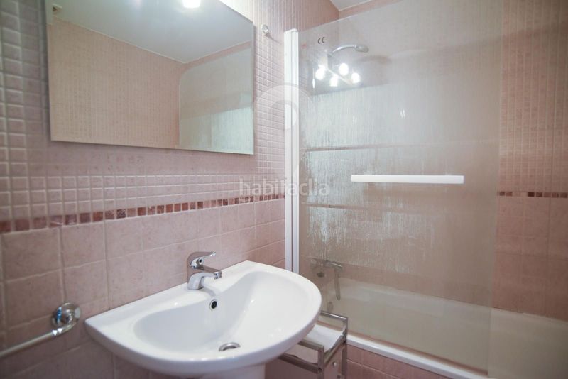 Foto 71475fd9-e8af-48da-b2c4-3e1949133ca5. Piso apartamento con licencia turística en una residencia con piscina en Roses