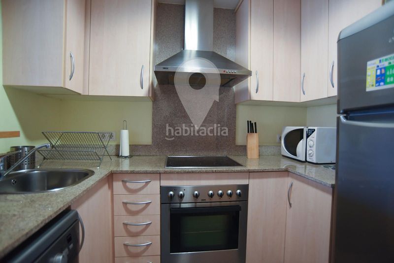 Foto b39e4dd7-4ba7-405c-8d68-978facbfef4c. Piso apartamento con licencia turística en una residencia con piscina en Roses