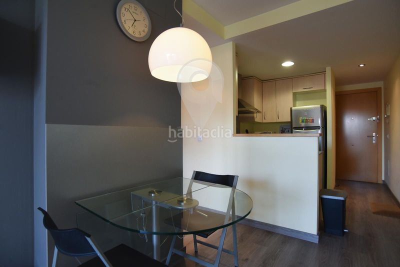 Foto d1a656ee-f383-49a7-8ecd-8f736538bc28. Piso apartamento con licencia turística en una residencia con piscina en Roses