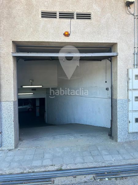 Foto edbdb07b-0865-4776-bb5f-7e27d5f019e3. Aparcament cotxe a Centre Roses