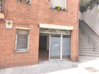 Local Comercial a Avinguda del coll del portell 41. Local exterior con grandes posibilidades de 60 m2.
