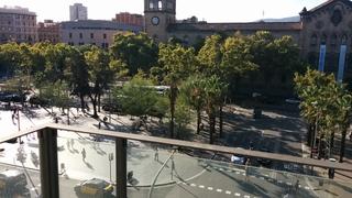 Lloguer Pis  Plaça de la universitat. Plaza universitat buen piso amueblado 74 m2, 2 hab., ascensor