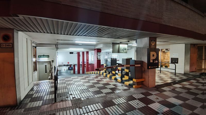 Foto 04428df1-7ba1-45a4-b504-42abaad49457. Miete autoparkplatz in carrer de valència 297 in Dreta de l´Eixample Barcelona