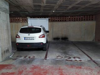 Autoparkplatz in Carrer de joan oliver 10. Villa olimpica � poble nou, plaza parking amplia con vigilancia