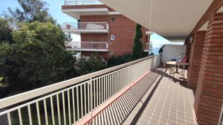 Appartement à Pla de la torreta 2. Llavaneras junto a la playa, piso y parking, terraza, piscinas,