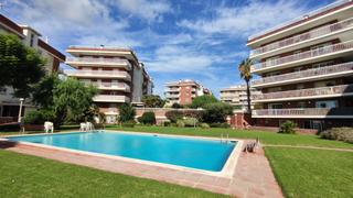 Pis a Pla de la torreta 2. Llavaneras junto a la playa, piso y parking, terraza, piscinas,
