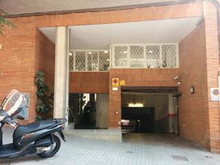 Lloguer Aparcament cotxe a Carrer de gomis 52. Plaza parking para coche mediano y 1 moto