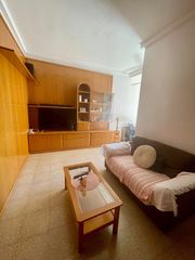 Etagenwohnung  Carrer de fontova. Camp arpa � clot, excelente situaci�n, buen piso con ascensor.