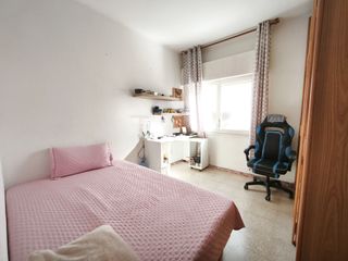 Appartement in El Camp de l�Arpa del Clot. Camp arpa � clot, excelente situaci�n, buen piso con ascensor.