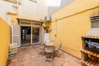 Business premise  Calle son pontivic. Local libre de 82m2 en zona foners con patio de 17m2.
