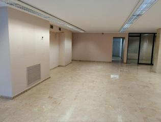 Business premise in Plaza madrid 12. Local de 181m2 y sótano de 378m2 en plaza madrid, 12.