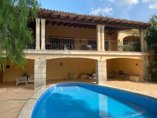 Casa  Carrer menut. Espectacular chalet unifamiliar  en son vida con  piscina privad