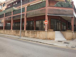 Lloguer Local Comercial a Carrer de trasimè 41. Gran local esquinero en el arenal ref 905