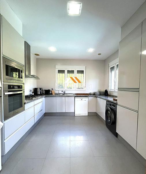 Foto 96de0c6e-b913-4675-b802-249d900d40e9. Chalet con riscaldamento parcheggio piscina in La Cañada Paterna
