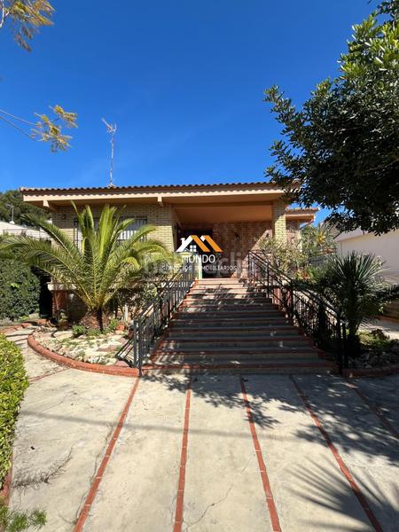 Foto c9b893df-e862-4b06-bafe-16bf0be45334. Chalet con riscaldamento parcheggio piscina in La Cañada Paterna
