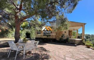 Chalet in Olocau. Olocau  chalet urbano en venta en urbanización tranquila