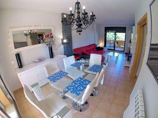 Casa a Santa Clotilde. Casa en zona de santa clotilde con zona comunitaria y piscina