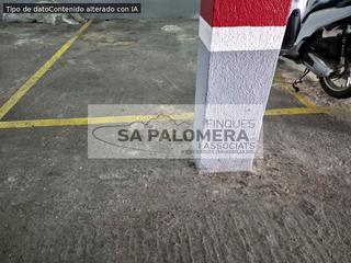 Aparcament cotxe a Els Pins. Plaza de parquin para motos o moto de agua  en los pinos