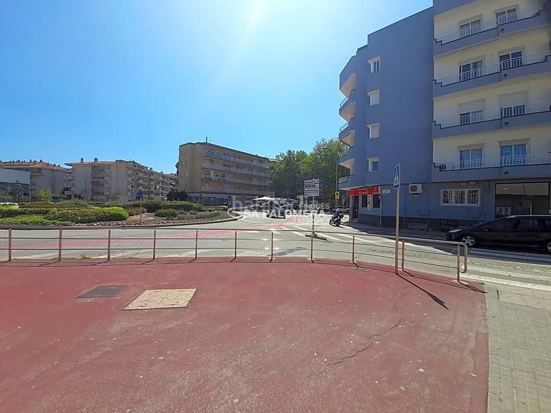 Foto d4297d1f-a935-40d8-a726-7b5d6bc1bccf. Aparcament cotxe a La plantera Blanes