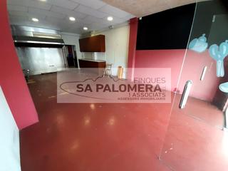 Local Comercial a Els Pins. Local con salida de humos
