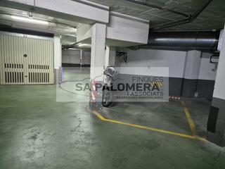 Affitto Posto auto  Carrer josep tarradellas. Alquiler de plaza de aparcamiento en el barrio de los pinos