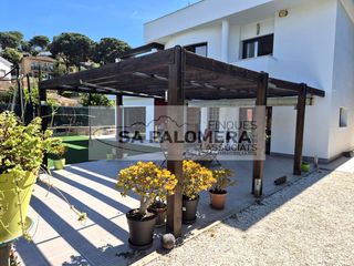 Casa a Mas Mora-Sant Daniel. Vendemos casa de diseño en mas mora