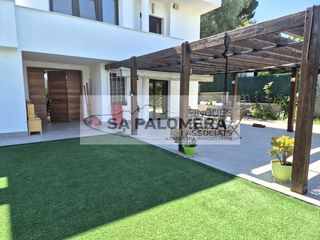 Maison à Mas Mora-Sant Daniel. Vendemos casa de diseño en mas mora