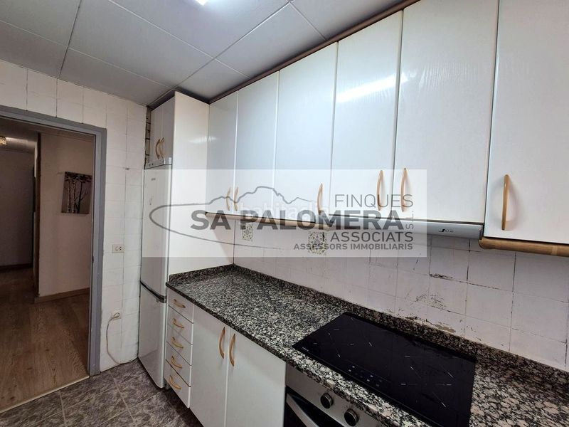 Foto 39ff33d2-e294-4d18-bb2e-e874c4f50b8e. Pis a Els Pavos Blanes