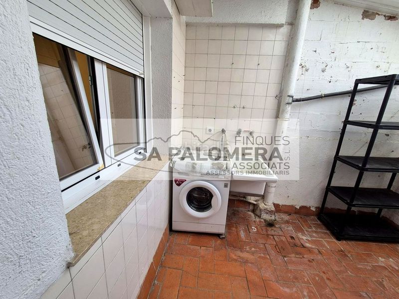 Foto c9ac3d27-d98e-40f8-89cd-9d15987ccdb0. Pis a Els Pavos Blanes