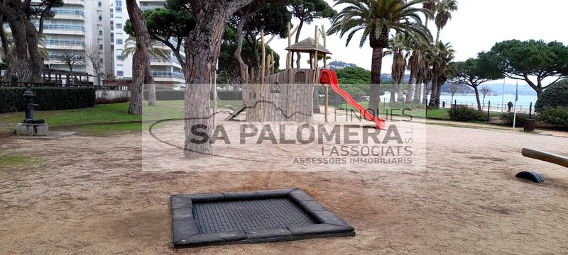 Foto 099dac7b-bf3f-44b4-ae51-b0db16c2c813. Pis amb piscina a Els Pins Blanes
