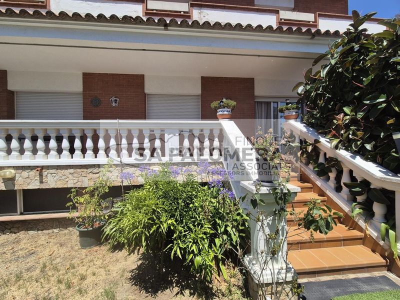Foto 16bb0e80-eb66-43f0-baeb-70bd8f602c67. Casa amb piscina a La plantera Blanes
