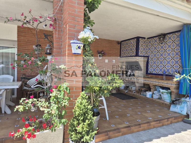 Foto 6034c42d-57f8-4340-a2ec-66a277138630. Casa amb piscina a La plantera Blanes
