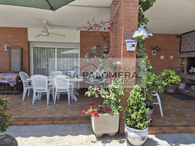 Foto 6cfa59f8-de7c-40b8-a94a-96da9d20e785. Casa amb piscina a La plantera Blanes