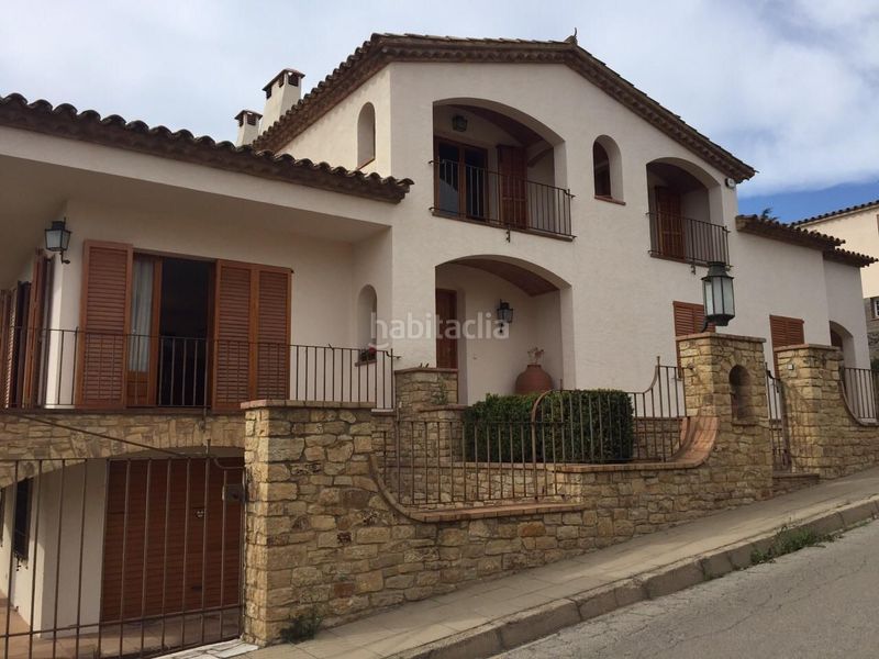 Foto 4e7a6944-58f6-47b9-834d-38ebc857e45c. Casa amb calefacció aparcament a Bisbal d´Empordà (La)