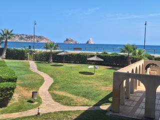 Apartament  Carrer assutzena. Piso de planta baja a primera linea del mar!
