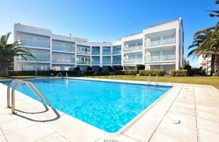 Apartament a Carrer romeu de corbera 2. Precioso apartamento de planta baja, situado frente al puerto de