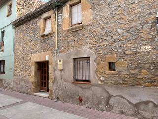 Masia  Carrer del pedró. ¡descubre esta encantadora casa de pueblo en el corazón de la bi