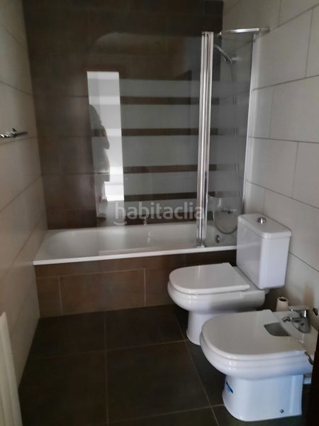 Foto 0a1ae9ca-f0b4-4c73-baa8-abc9e8aa1951. Casa amb calefacció aparcament a Eixample Residencial Escala (L´)