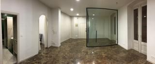 Miete Büro in Barrio Peral-San Félix. Oficina alquiler sin muebles. en la zona del gran hotel. agua in