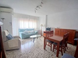 Lloguer Pis a Casco Antiguo. Se alquila estupendo piso soleado en pleno centro!!!