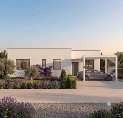 Chalet à Calle pirineu 7. Casa de obra nueva en venta en garriguella