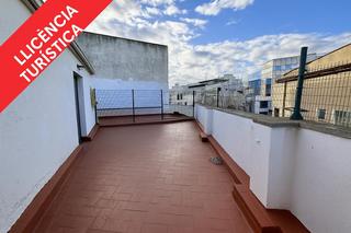 Chalet  Carrer floridablanca. Casa en venta en llança con licencia turística