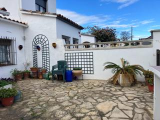 Xalet  Carrer puig. Casita en lescala!