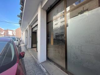 Local Comercial  Carrer bernat metge. Local en venta en la zona comercial de llançà!
