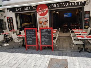 Piso  Carrer de joan badosa i compte. Pack piso  restaurante en segunda línea de mar en roses